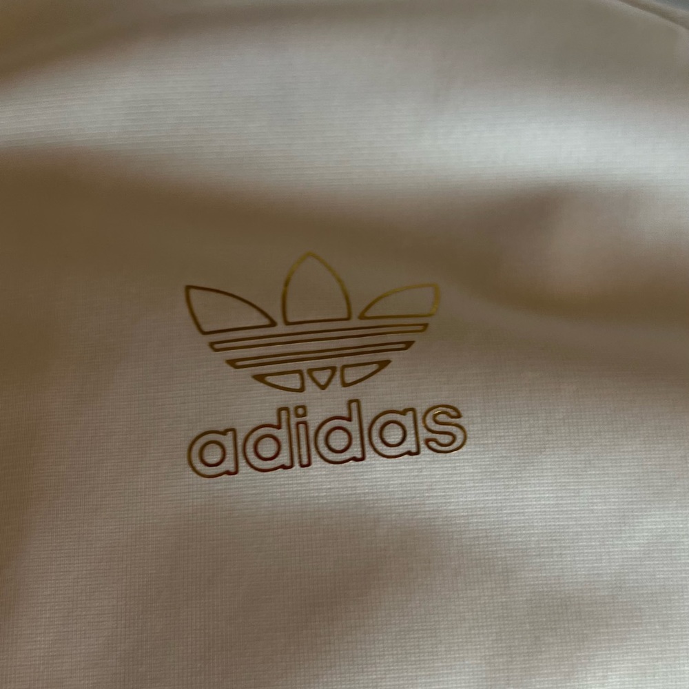 Matching Adidas jacket to the Adidas pants